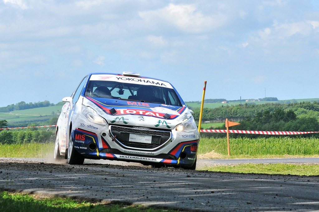 Kim Madsen og Anja Posorski har gode kort på hånden for at kunne sikre sig Danmarksmesterskabet i 2WD-divisionen op til 1600 cm3
(Foto: rallypics.dk)